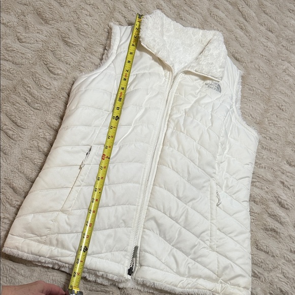 The North Face Cream Quilted Reversible Puffer Vest - Picture 6 of 6